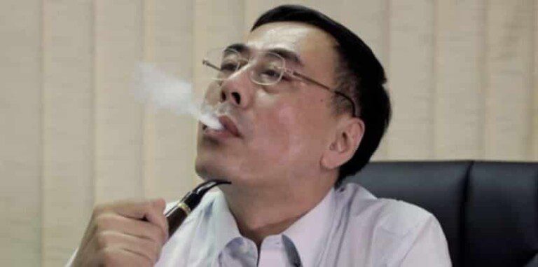 hon lik, pharmacien, chinois, cigarette électronique, réagis, succèss, macine ,vapoter, sciences, avenir,