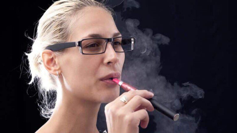 Cigarette électronique, succès, justifié, contre, tabac, Bertrand Dautzenberg, études discréditées, rassurant,