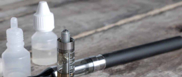 succès,fort,cigarette,electronique,enceinte,risque,quantité,nicotine,liquides,cadre,remplir,tuto,substitut,efficacité,incertitudes