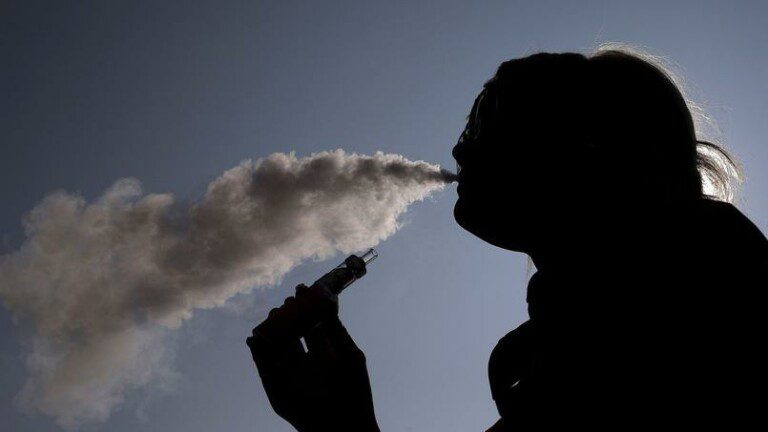 marché,ecig,cigarette,électronique,tasse,france,baisse,vente,projet,loi,difficultés,vapoter,lieux,publics,interdiction,bureaux,tabac,2011
