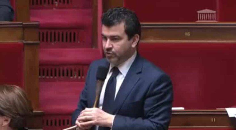 débat, assemblée, nationale, efvi, aiduce, Article 5 sexiès, Bernard Accoyer, Robinet, Amendement, 474, 2054, rejeté, afp, vape, vapote, Élie Aboud, Nicolas Dhuicq, tabac, ravage, cigarette, electronique, lois, ecig, liquide, publicité, pub, solution, fumeurs,