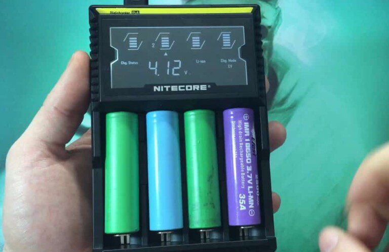 efest,luc v4,efest luc v4,4 accu,batterie,revue,review,reviewer,test,chargeur,D4,nitecore,digicharger,vidéo,accessoire,matériel,IMR,Li-ion,Ni-MH,Ni-Cd,26650,22650,18650,17670,18490,17500,18350,16340 (ICR123),14500,10440,AA,AAA,AAAA,LiFePO4,vapexperience.com,vapexperience