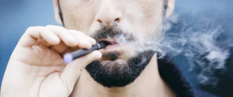 Les vapoteurs sont en colère sur les réseaux sociaux