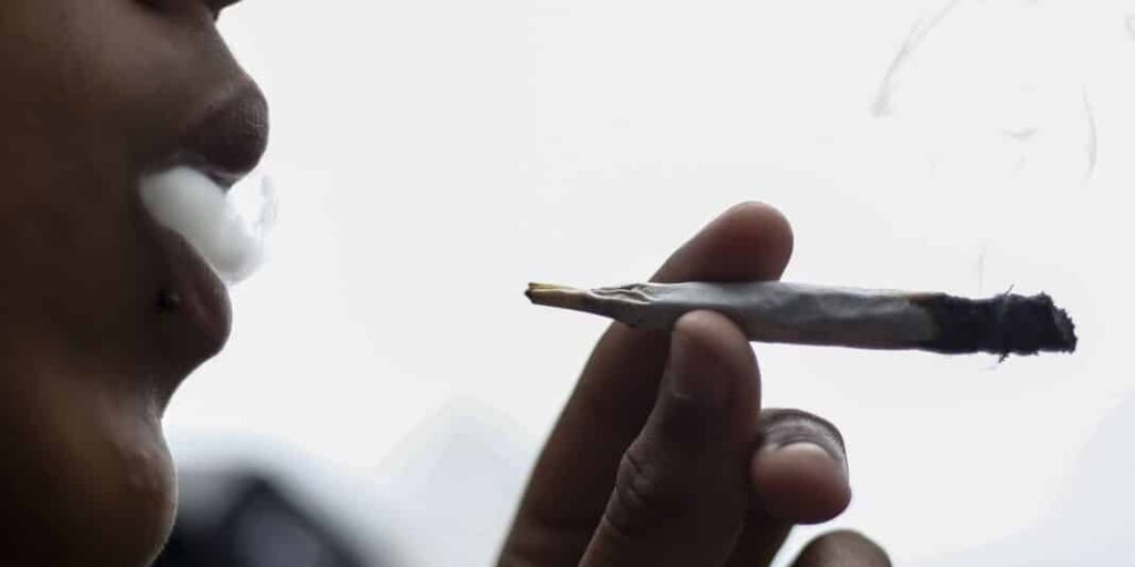 Cannabis mieux vaudrait un joint d'herbe sans tabac