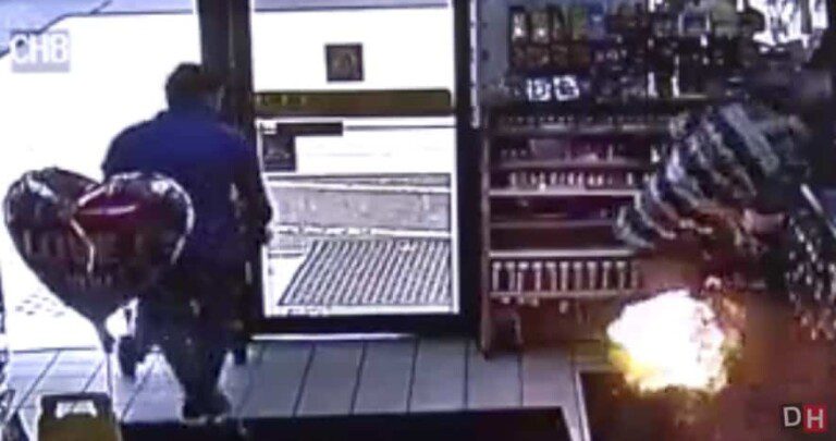 Video une cigarette électronique prend feu dans sa poche