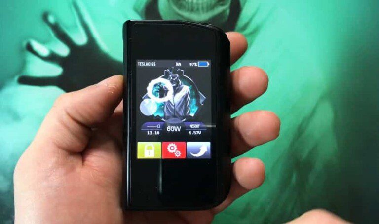 Revue Box Tesla Touch Screen 150W TC de Teslacigs